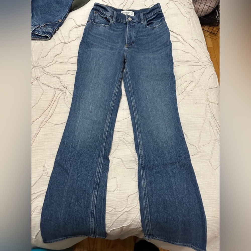 Abercrombie & Fitch 70’s Vintage Flare Ultra High Rise Jeans 25S